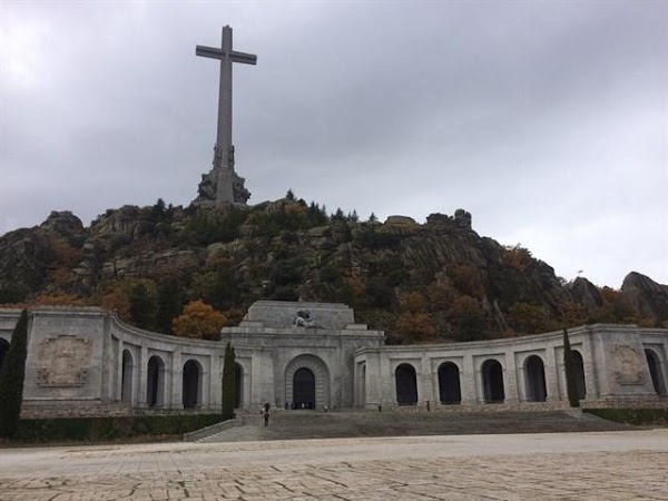 El PSOE asegura que ahora hay mayoría para sacar a Franco el Valle de los Caídos