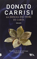 la donna dei fiori di carta