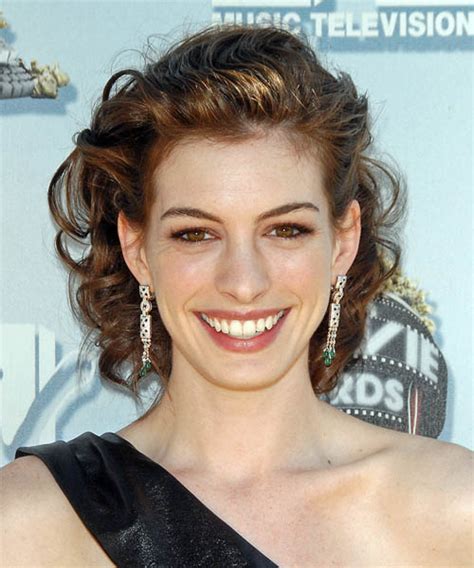 Anne Hathaway Hairstyles