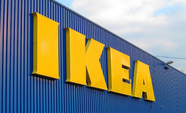  IKEAのレジの人は椅子に座っている。効率が良い働きかた？【o】