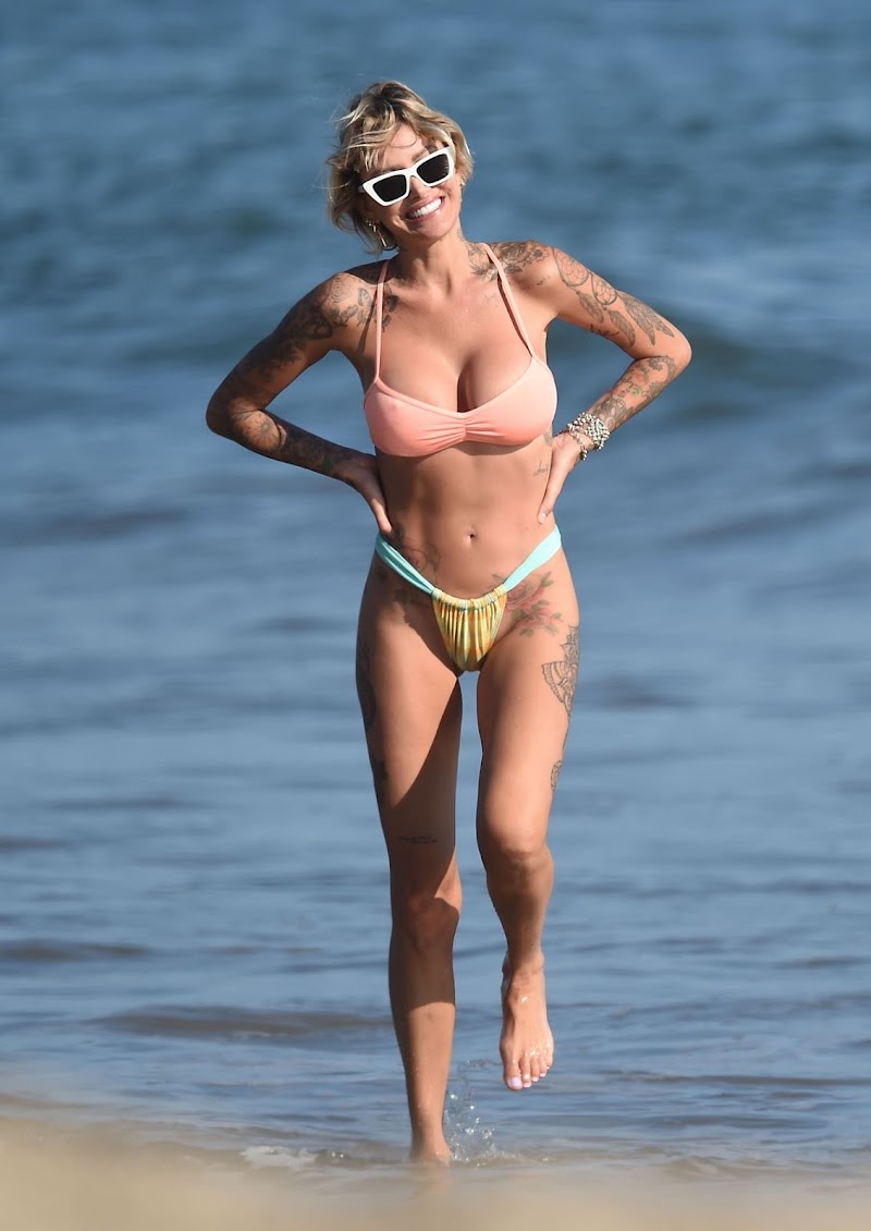 Tina Louise Clicked in Bikini and Brian Austin Green at a Beach in Los Angeles 31 Aug -2020