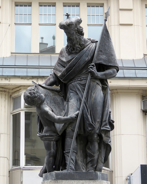 Leopoldsbrunnen (Leopold's Fountain) by Johann Frühwirth, Graben, Vienna