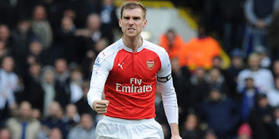 "Situs Bandar Bola - Walcott Dukung Mertesacker Gantikan Wenger"