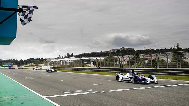 Fórmula E: Jake Dennis da la sorpresa y gana la segunda carrera en Valencia