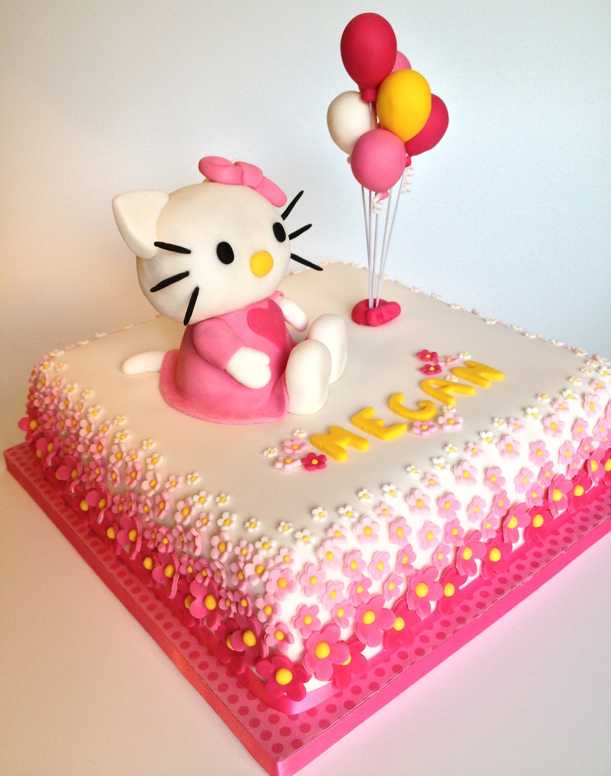 Elaine S Sweet Life Hello Kitty Cake