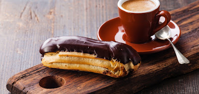 Bánh "éclair" khá giống bánh su que ở Việt Nam