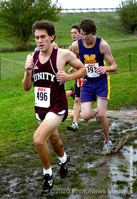 Henry Dust runs at the 2007 cross country sectional
