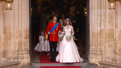 The newlyweds stop at the door of Westminster Abbey. YouTube 2011.