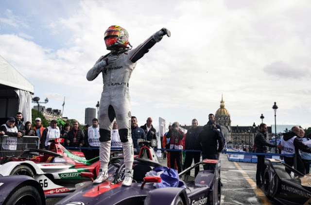 Fórmula E: Robin Frijns logró su primera victoria en una accidentada carrera en París