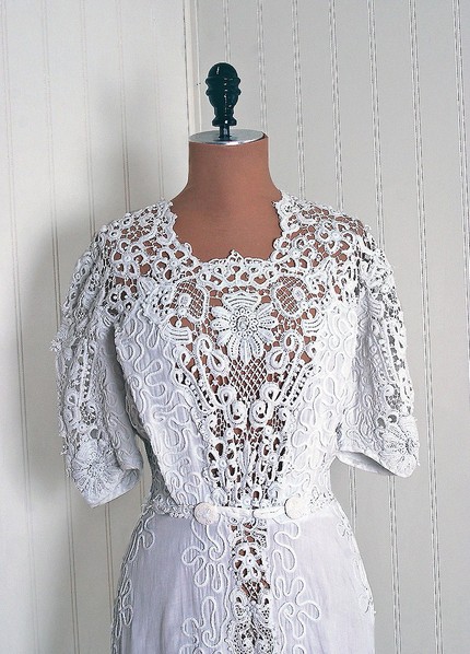 The lace on this Victorian wedding gown about sent me into heart 