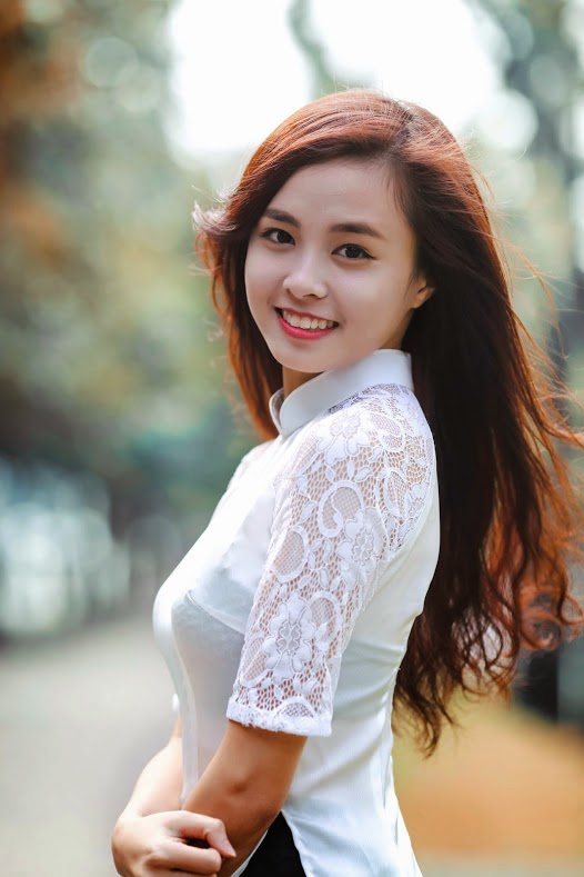 Vietnamese women should wear ao dai at work?  Beautiful 