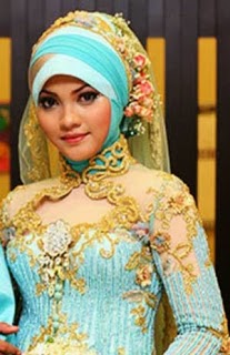 http://berita-21.blogspot.com/2014/05/model-jilbab-dan-kebaya-untuk-wisuda.html