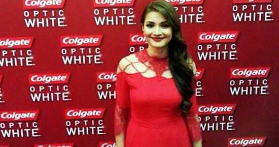 GAMBAR HOT FAZURA DENGAN BAJU MERAH MENYALA