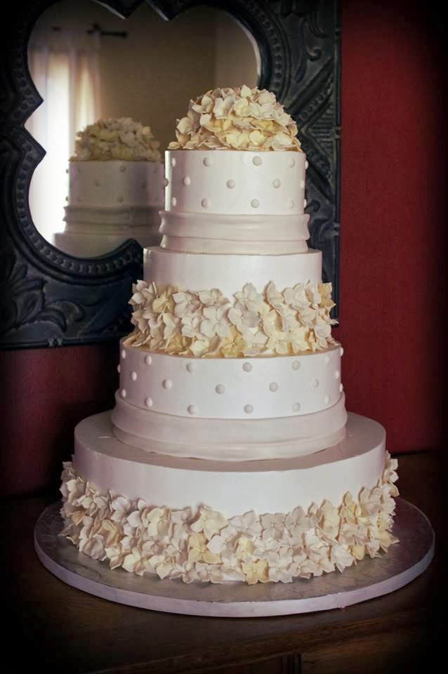 Beautiful and Classy Wedding Cake