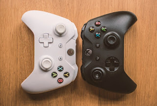 Deux manettes Xbox