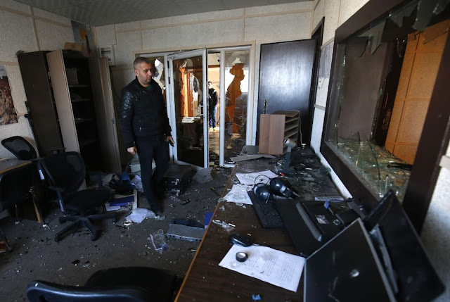 Local television robbed in Peqin, thefts destroy the studio and steal television sets