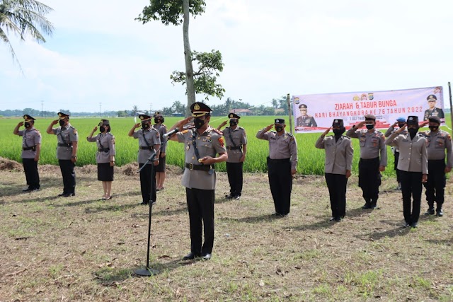 Sambut HUT Bhayangkara ke-76, Kapolres Batu Bara, Upacara Ziarah dan Tabur Bunga 