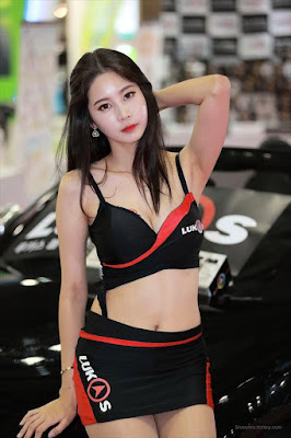 Han Yu Ri at Automotive Week 2015