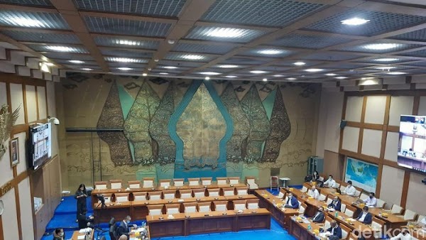 Terlibat Debat Panas, Dirut Holding Tambang Diusir dari Rapat DPR