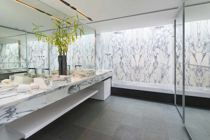 Marble bathroom in Modern mansion in Miami