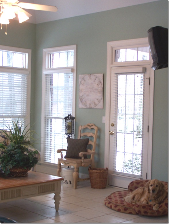 Clock in sunroom 006
