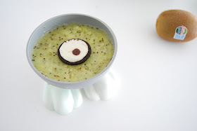 sorbete de kiwi y mango. Comida con ojos para Halloween