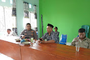 Diskusi Desa Aman, Bhabinkamtibmas Sambangi Kepala Desa Gombongsari