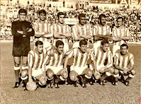 REAL BETIS BALOMPIÉ -Sevilla, España - Temporada 1968-69 - Villanova, Ezequiel, Telechía, Pachín, Antón y Azcárate; Santi, González, Landa, Quino y Macario - REAL BETIS BALOMPIÉ 4 DEPORTIVO ALAVÉS 0 - 13/10/1968 - Liga de 2ª División, jornada 6 - Sevilla, estadio Benito Villamarín