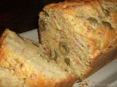 Cake au jambon et aux olives (voir la recette)