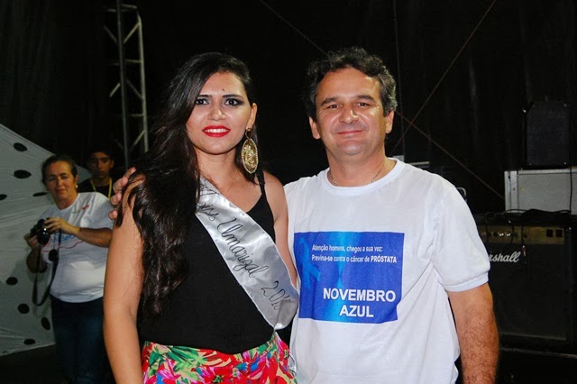 Mirelly Gomes é a Miss Umarizal 2013; Prefeito Mano faz entrega da faixa