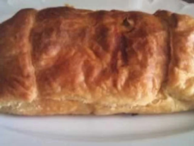 saucisson à cuire aux pistaches, en papillote de pâte à tourte