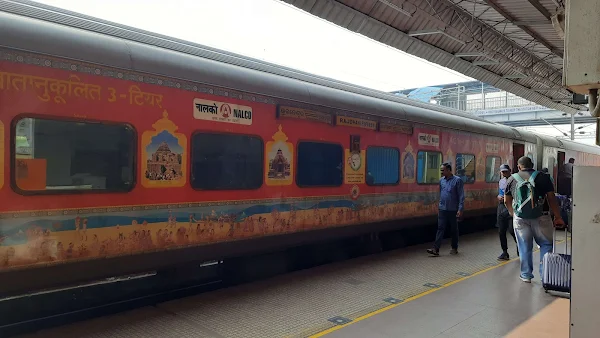 22823 Bhubaneswar Delhi Rajdhani Express