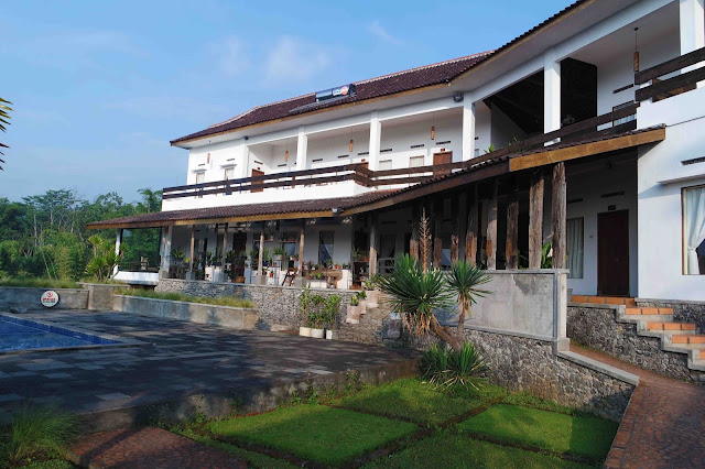 Hotel Kampung Lumbung Batu Malang