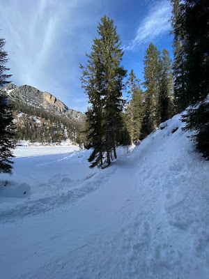 Dolomiti: Lago di Misurina con la neve