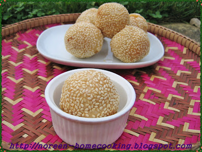 My home cooking blog: Kuih bom / onde-onde