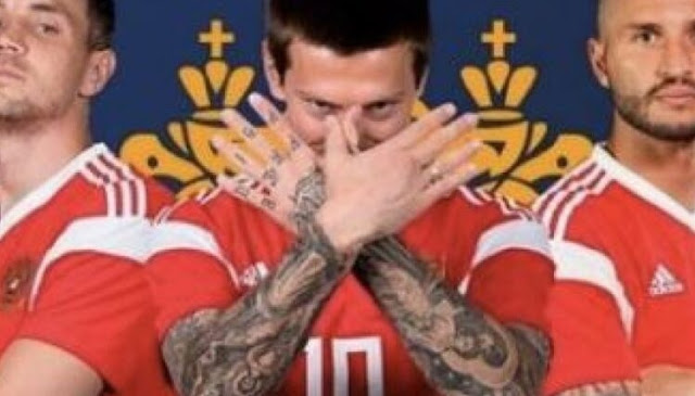 Russia's player Smolov performs the Albanian eagle symbol, the Serbs are upset