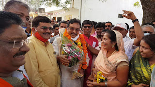 वनमंत्री विजय शाह आज नेपानगर विधायक सुमित्रा कास्डेकर के गाँव देड़तलाई पहुंचे