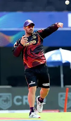 Aaron Finch Playing Cricket