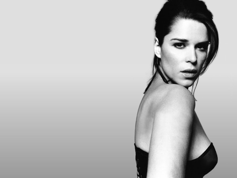 Neve Campbell Wallpaper