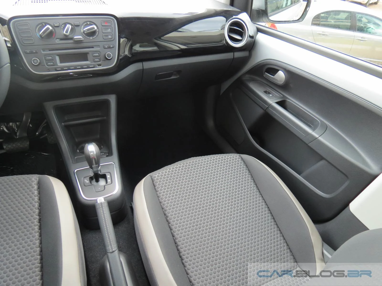 Volkswagen up! Crossup! - interior