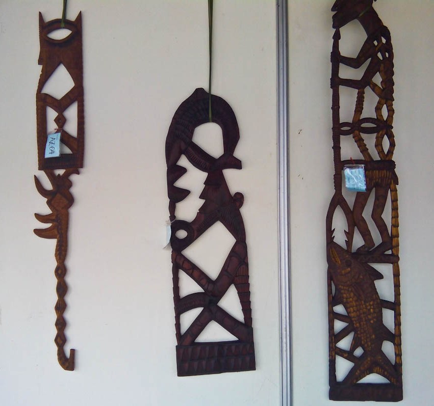 HendraWardhana: Mengenal Seni Ukir Kayu Suku Kamoro Papua 