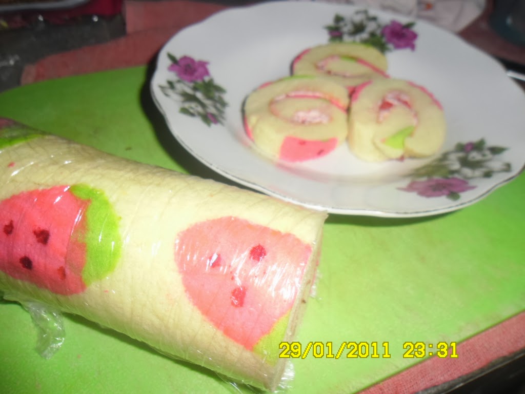 Mmmasakkk: STRAWBERRY SWISS ROLL