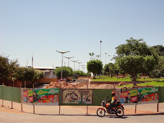 Foto do início das obras na Praça dos Franciscanos.