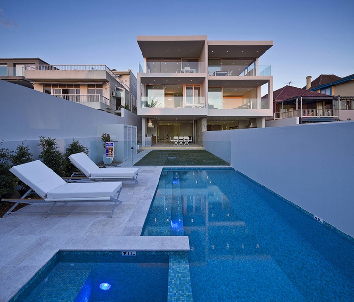 Swimming pool in Portland Street Duplex by MPR Design Group