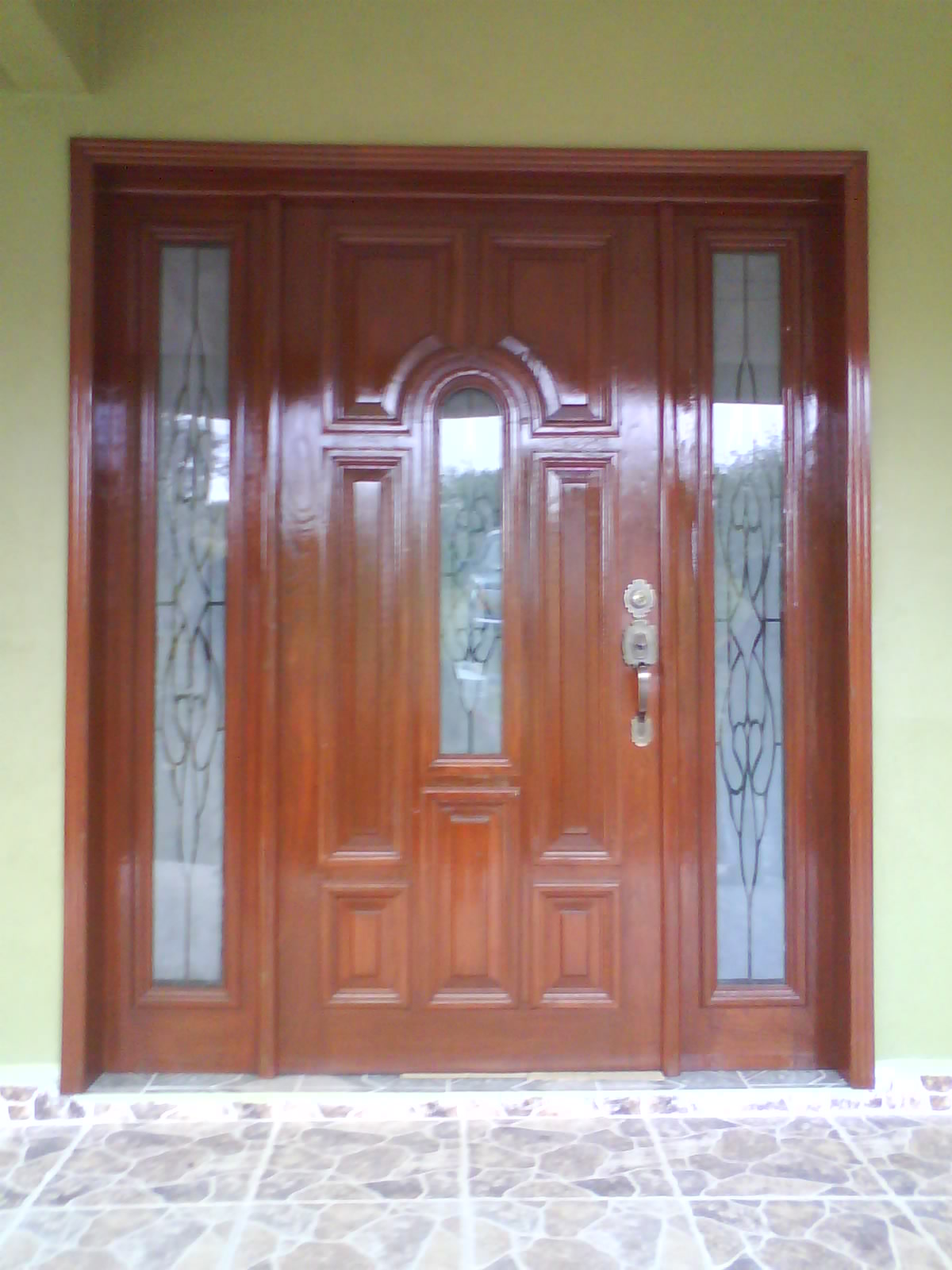Puertas de madera de entrada principal