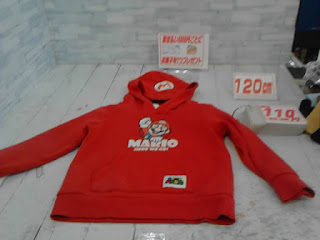 中古品　子供服　120㎝　レッド　マリオプリント　プルオーバー　110円