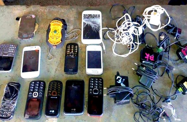 Agentes prisionais apreendem aparelhos celulares arremessados no Copemcan