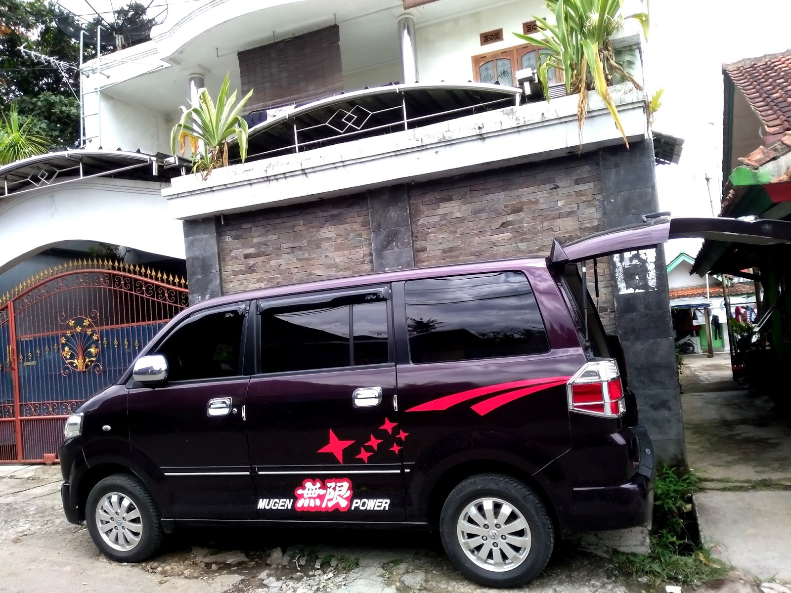 Bismillah Dijual Mobil Keluarga APV SGX Interior LuxuryFlip