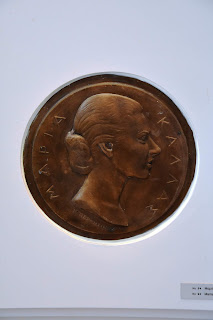 το μετάλλιο της Μαρίας Κάλλας στο Μουσείο Γλυπτικής Νίκος Περαντινός