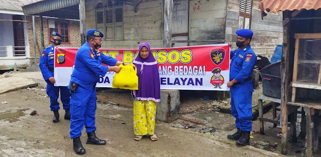 Sat Polairud Polres Sergai Berikan Bansos bagi Nelayan Terdampak Kenaikan Harga BBM